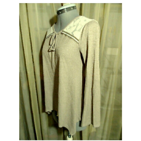 STYLE & CO. Lace trim Top XS Taupe Brown Sharkbite hem Boho keyhole front blouse - Picture 4 of 6